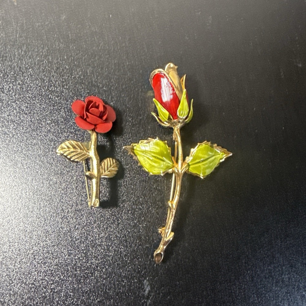 2 Red Rose Brooch  Gold Tone Stem All‎ Metal Pin Jewelry Romantic Floral Vintage
